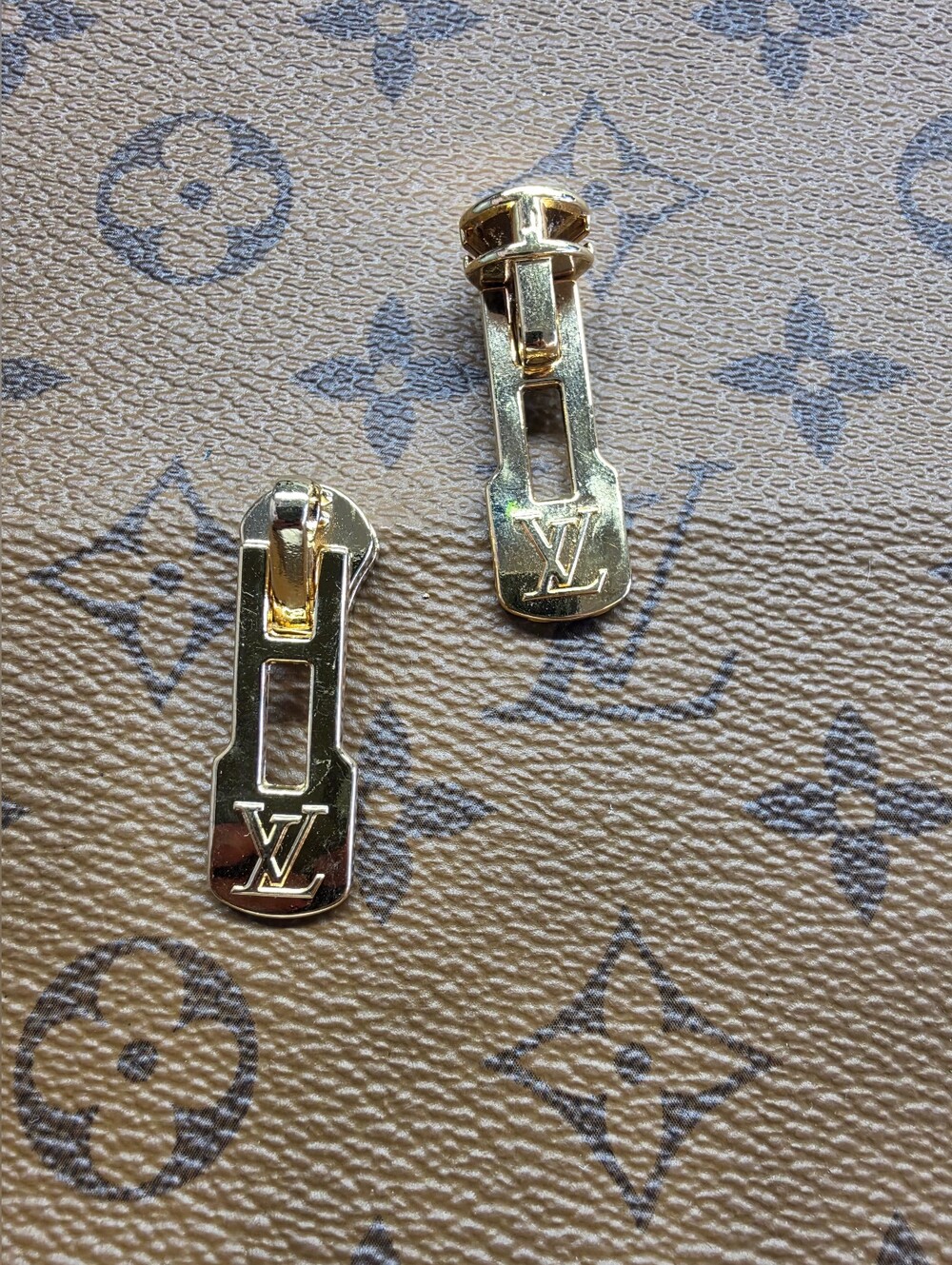 Louis Viutton Gold Zipper Pulls X2